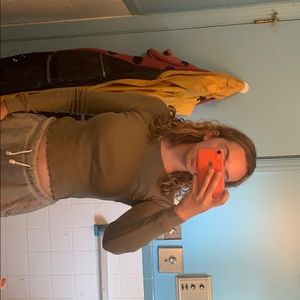 green long sleeve crop top